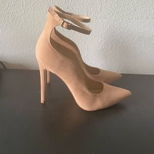 Show Republic LA Pointed Heels